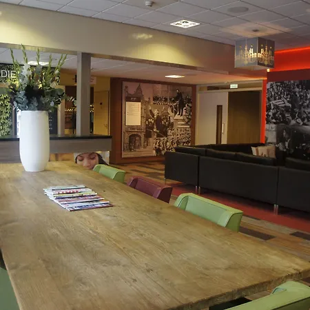 50|50 Belmont Эде